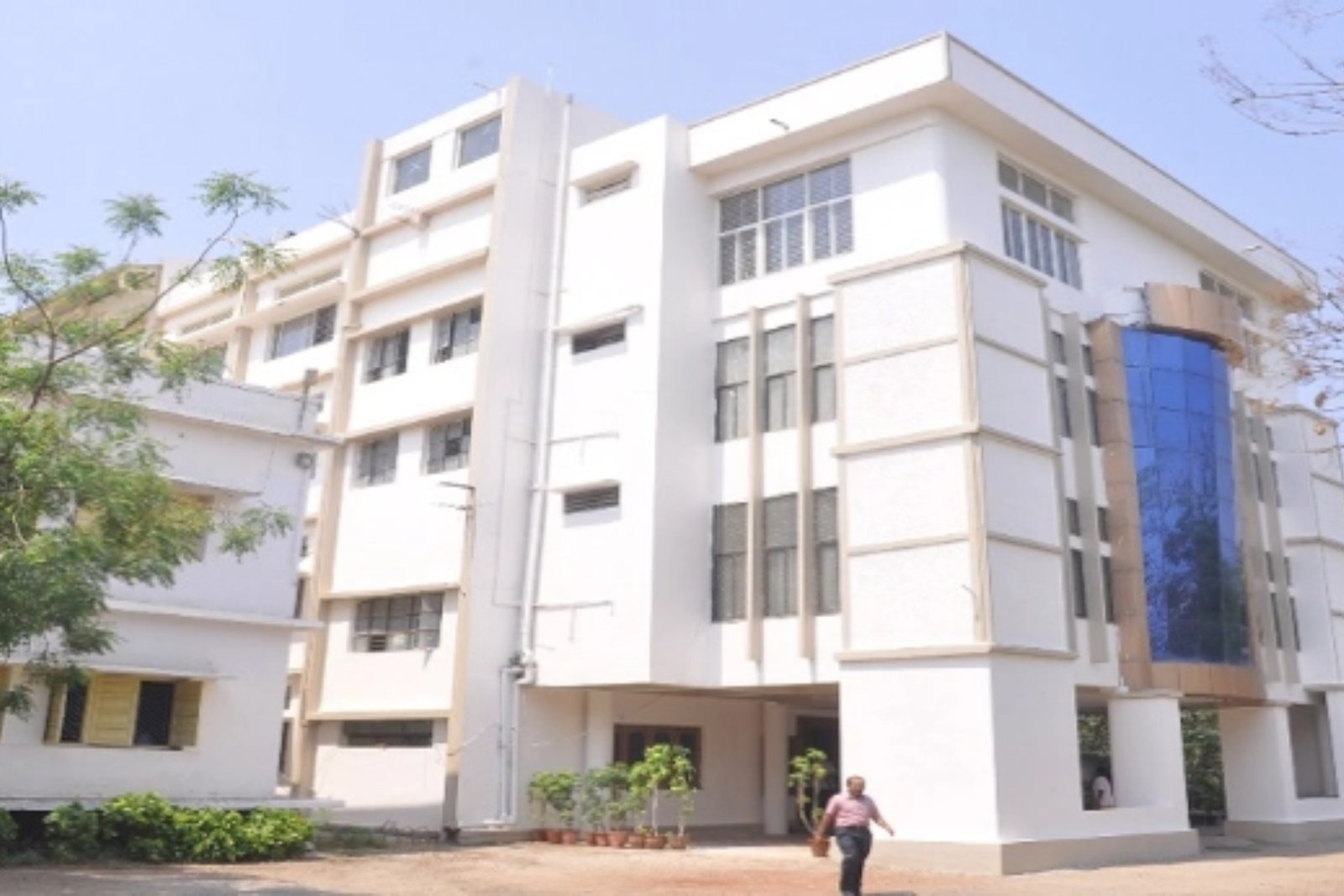7. Dr. Maalakaraddy Homoeopathic Medical College